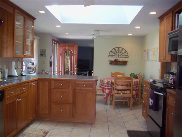 28 Stoneham Road Worcester, MA 01604 - Photo 5 of 18 Gallery Image 5