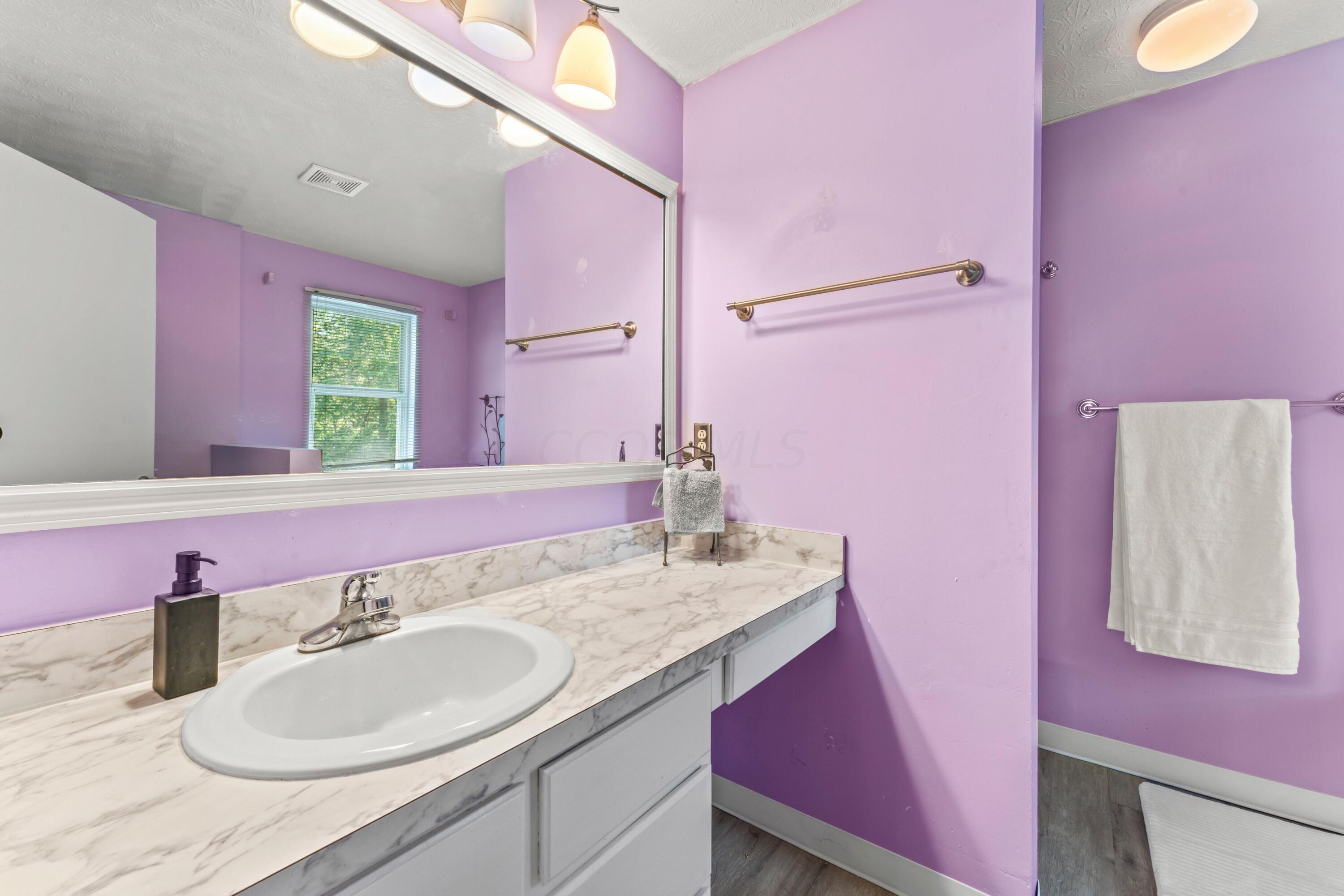 443 South Waggoner Road Reynoldsburg, OH 43068 - Photo 26 of 42 OWNERS BATH