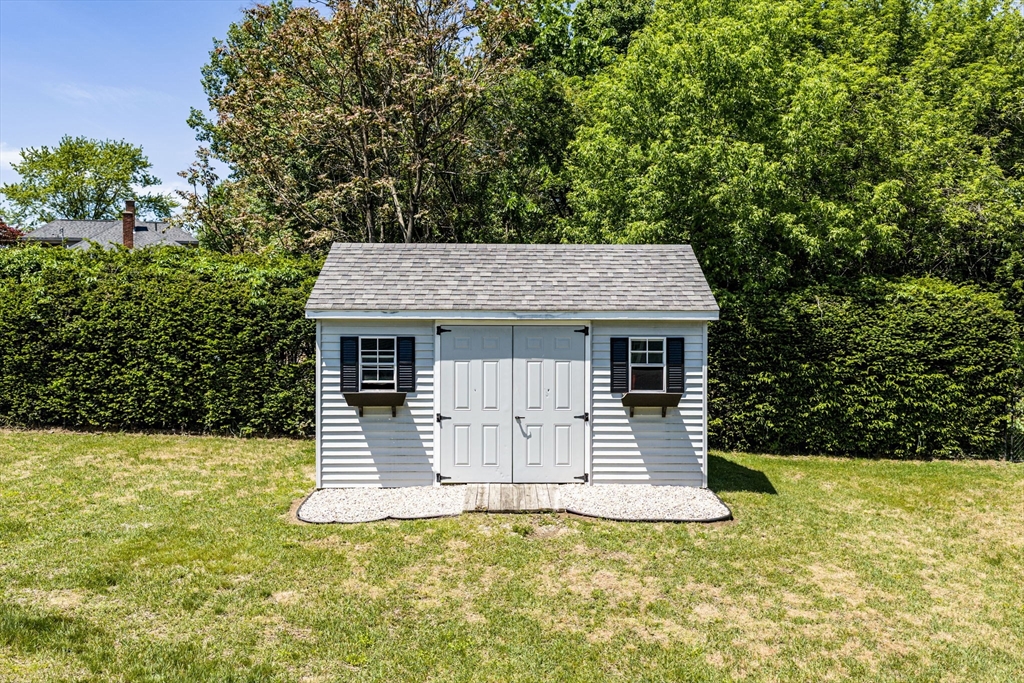 46 Rochford Circle Springfield, MA 01128 - Photo 4 of 29