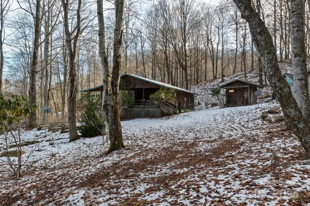 $290,300 | 1571 Roaring Fork Road, Burnsville, NC 28714