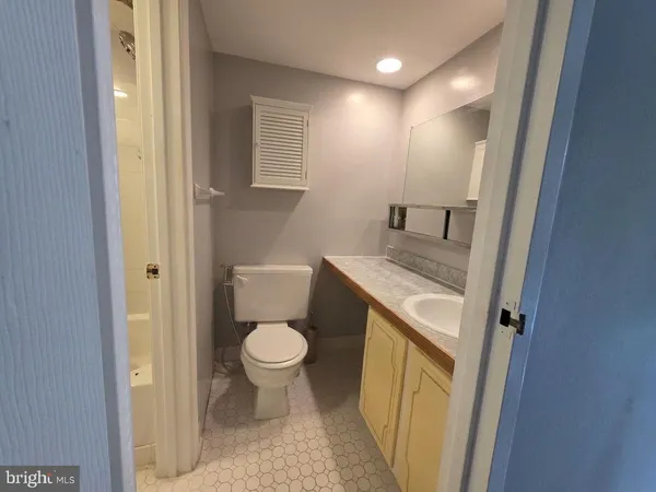 $2,750 | 615 Center Street, Herndon, VA 20170