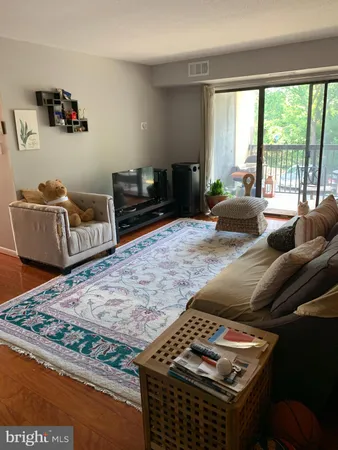 $2,750 | 615 Center Street, Herndon, VA 20170