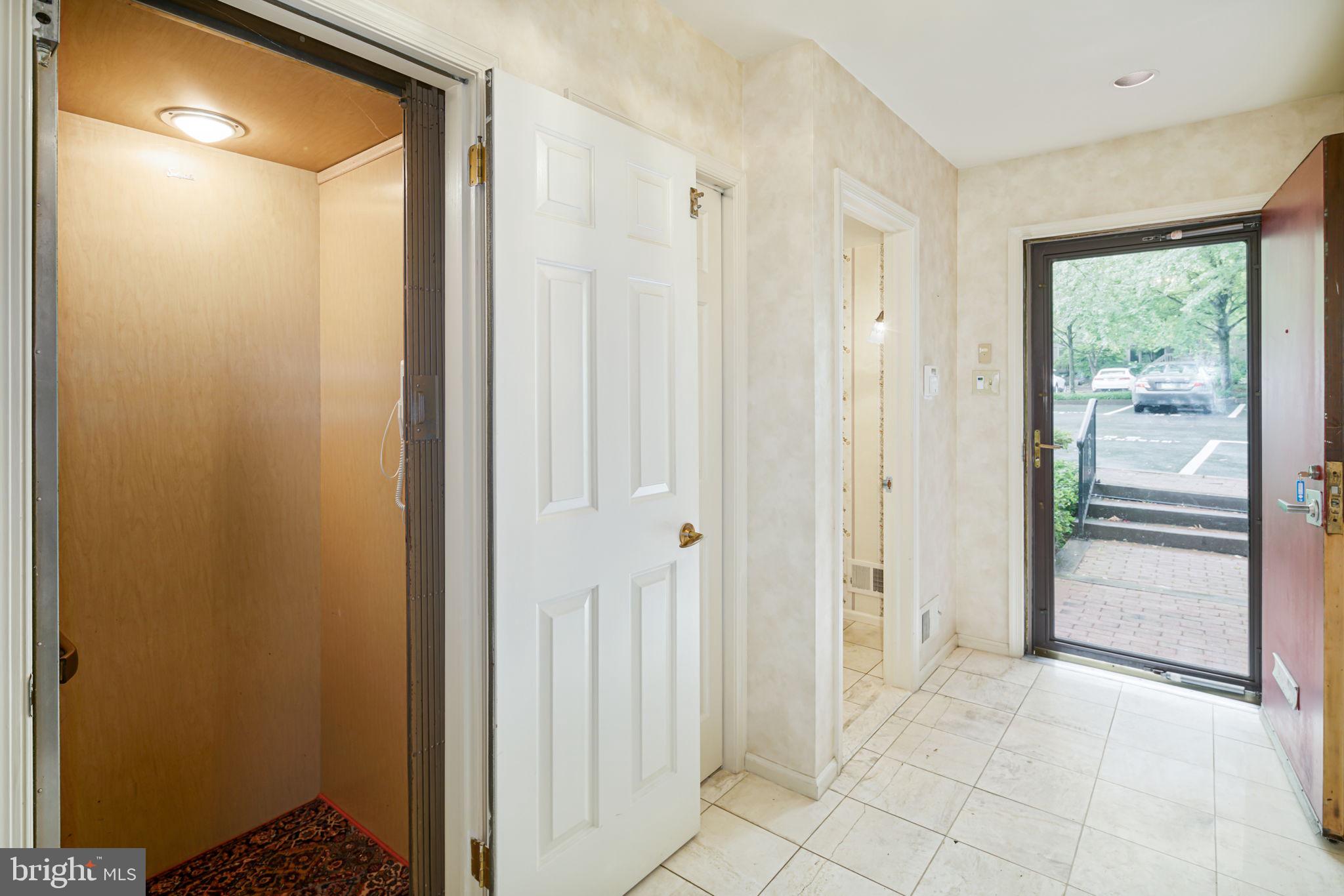 111 The Mews Haddonfield, NJ 08033 - Photo 3 of 29 Foyer