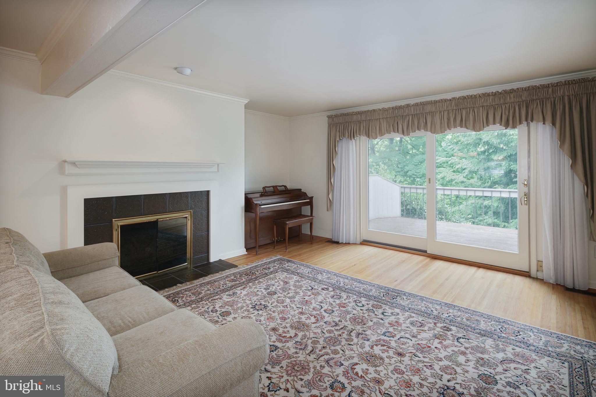 111 The Mews Haddonfield, NJ 08033 - Photo 4 of 29 Living Room