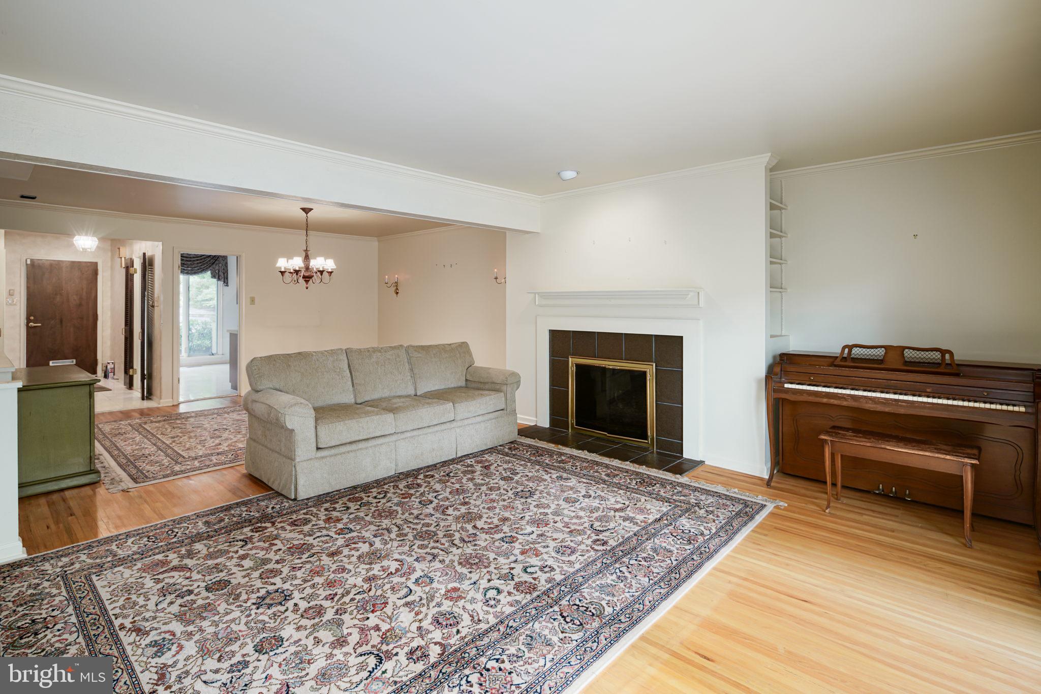 111 The Mews Haddonfield, NJ 08033 - Photo 5 of 29 Living Room