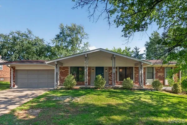 $550,000 | 1022 Stuyvesant Lane, Ballwin, MO 63011
