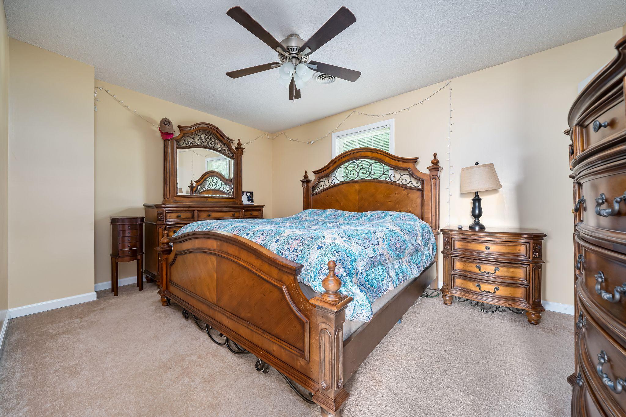 254 Booher Road, Unit D4 Bristol, TN 37620 - Photo 8 of 13 254 Booher Rd D 4 master bed