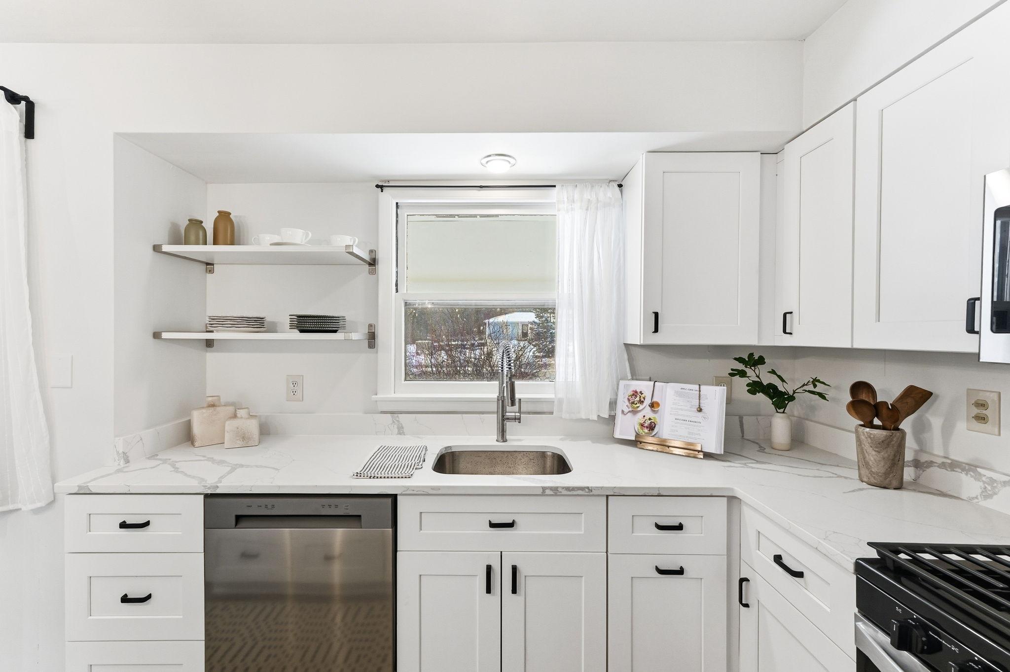 11216 Minnetonka Boulevard Minnetonka, MN 55305 - Photo 5 of 52