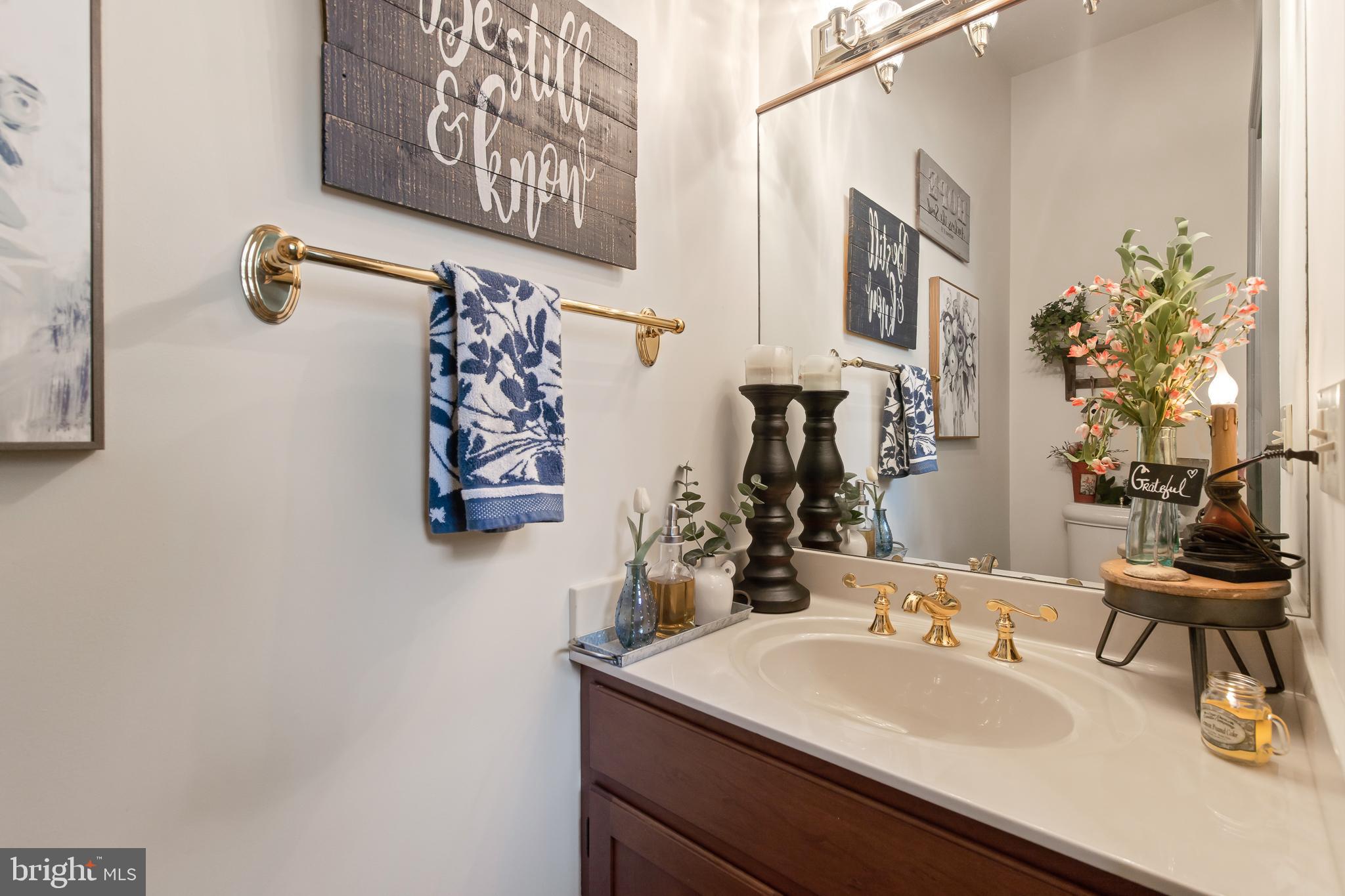 3502 Meadow View Road Manheim, PA 17545 - Photo 16 of 35 1st Floor Powder Room