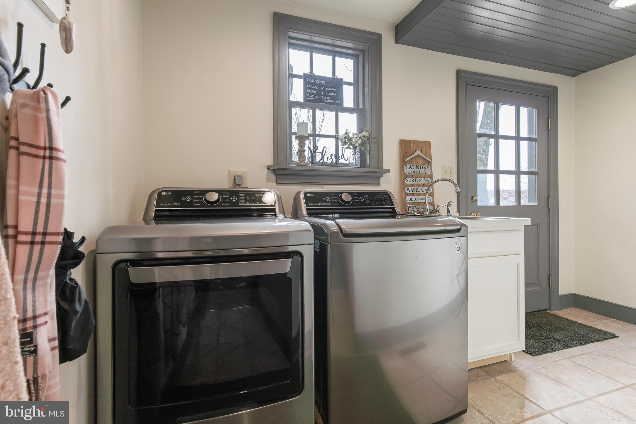 3502 Meadow View Road Manheim, PA 17545 - Photo 17 of 35 Laundry Room