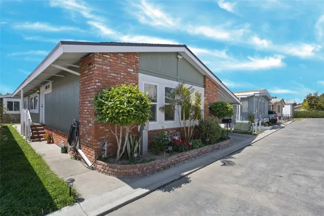 $190,000 | 19127 Pioneer Boulevard, Unit 27, Artesia, CA 90701