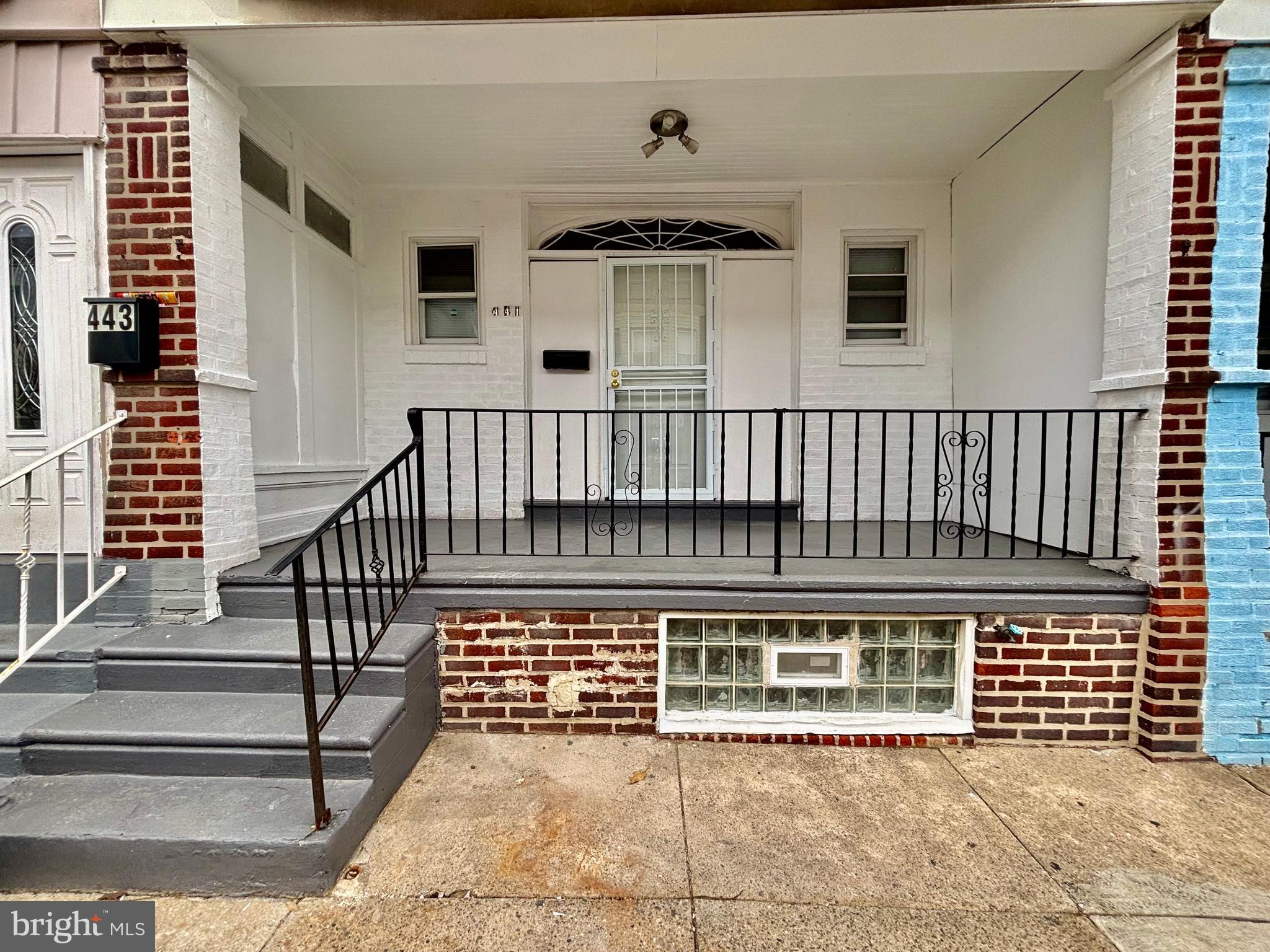 441 West Raymond Street Philadelphia, PA 19140 - Photo 2 of 29 porch