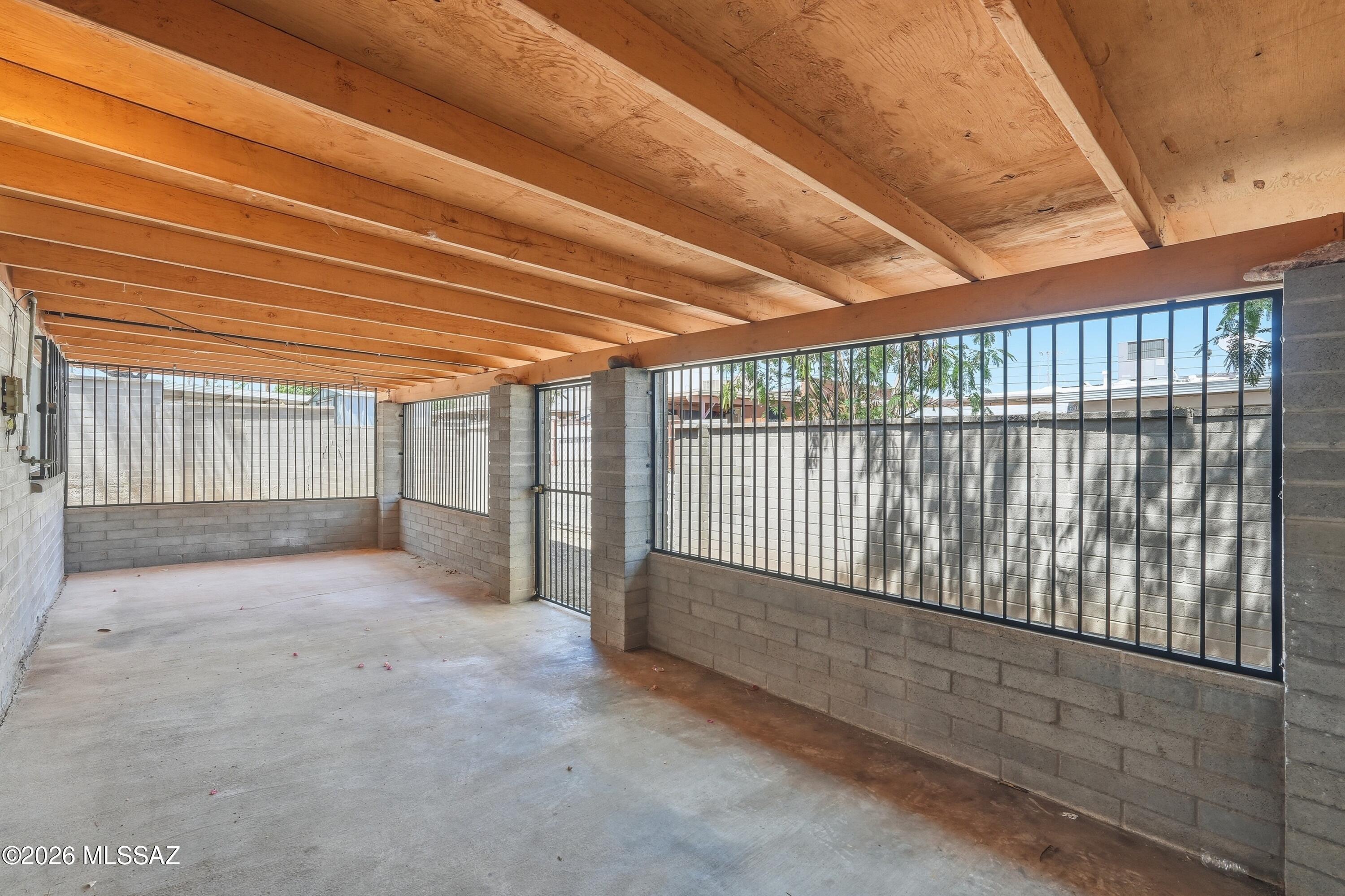 1808 West Caravelle Road Tucson, AZ 85713 - Photo 34 of 38 a view of an empty room