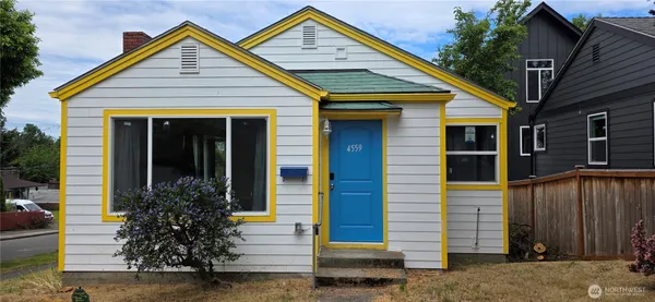 $3,000 | 4559 12th Avenue South, Seattle, WA 98108