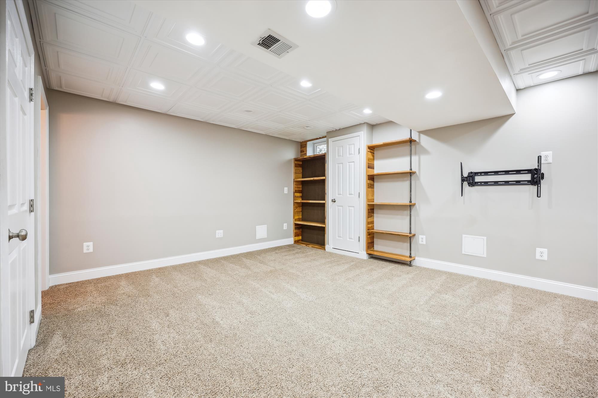 18301 Beechnut Way Boyds, MD 20841 - Photo 46 of 72 a view of an empty room with a closet
