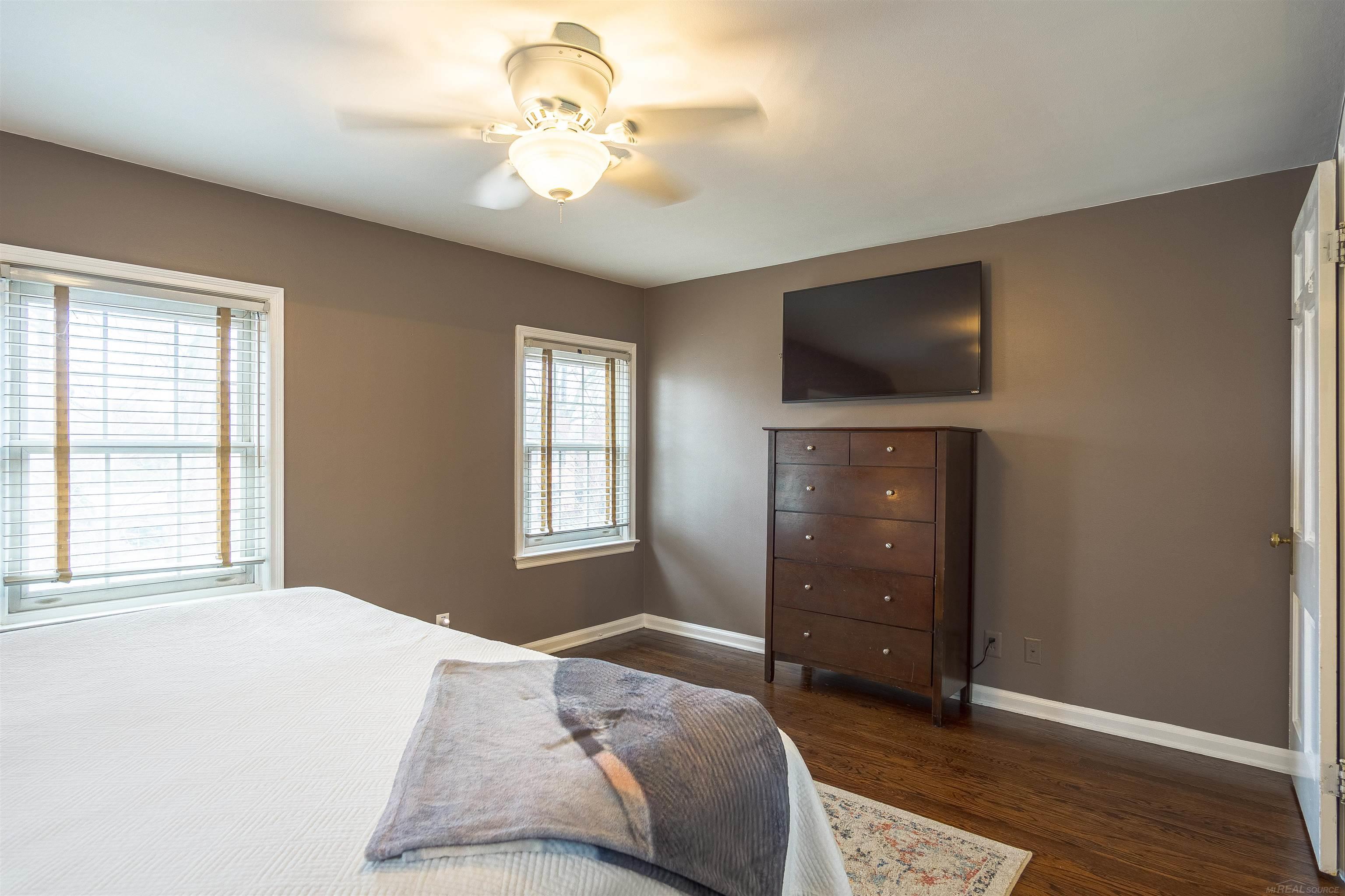 1644 Severn Road Grosse Pointe, MI 48236 - Photo 37 of 45 50102890-36.JPG