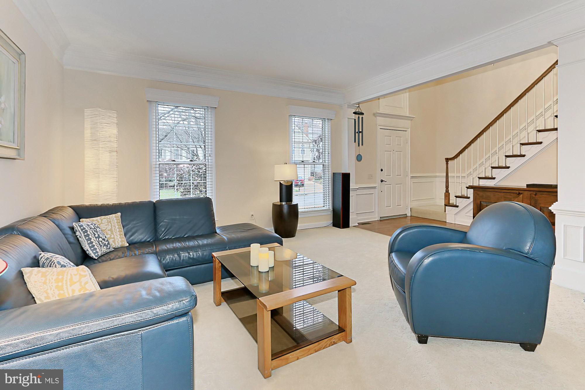9725 Hidden Valley Road Vienna, VA 22181 - Photo 11 of 48 Living Room