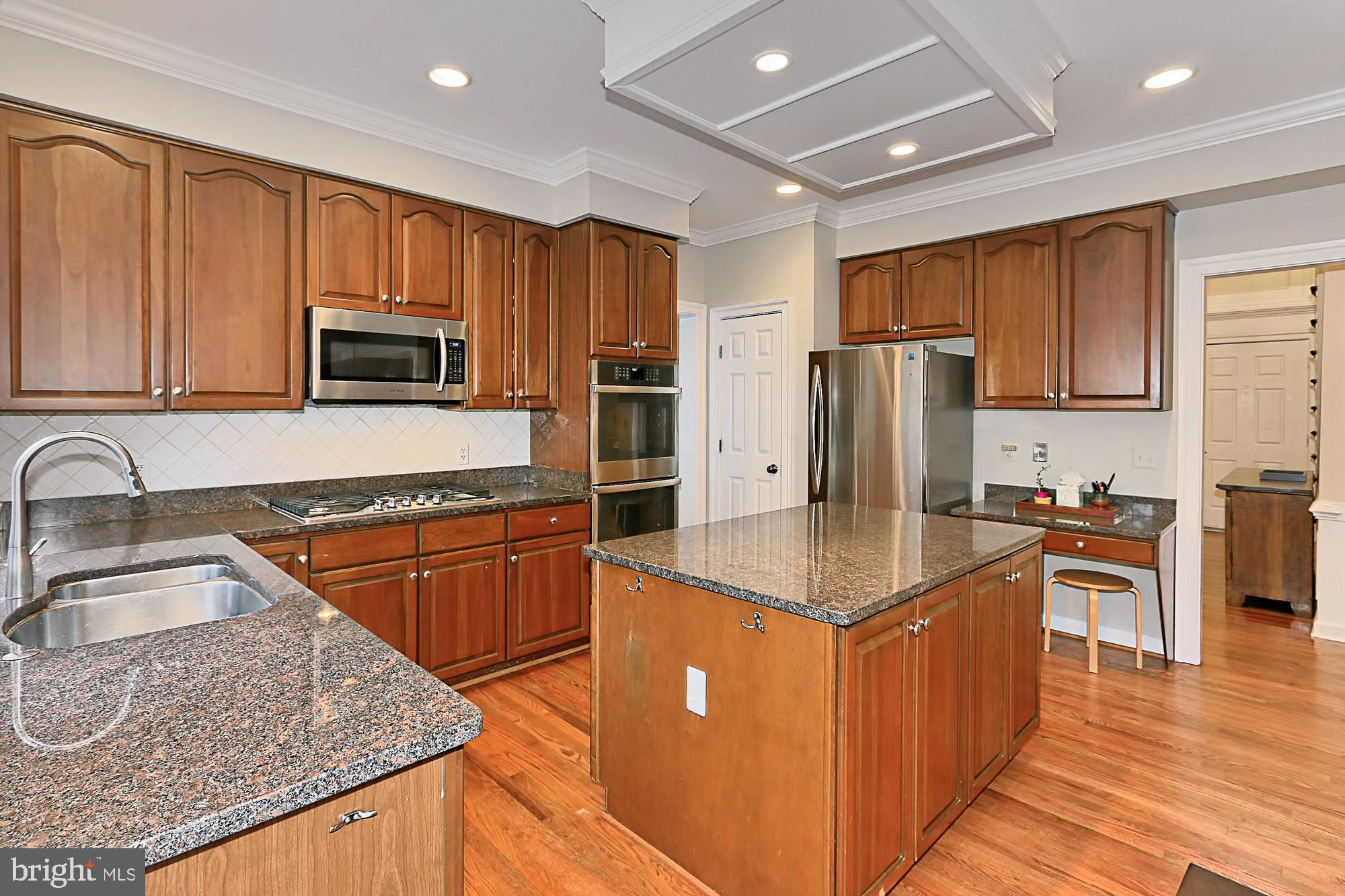 9725 Hidden Valley Road Vienna, VA 22181 - Photo 16 of 48 Kitchen