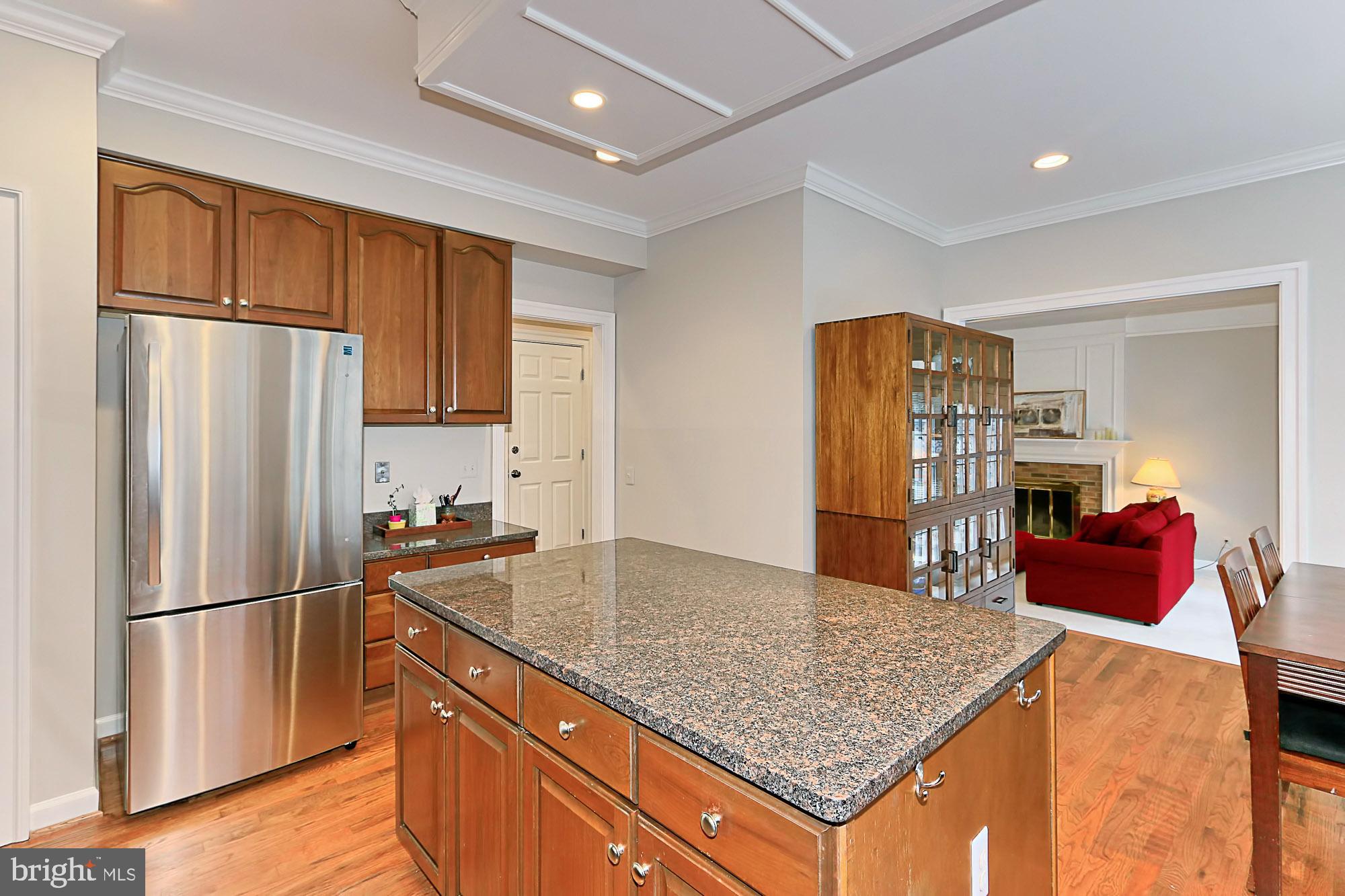 9725 Hidden Valley Road Vienna, VA 22181 - Photo 17 of 48 Kitchen