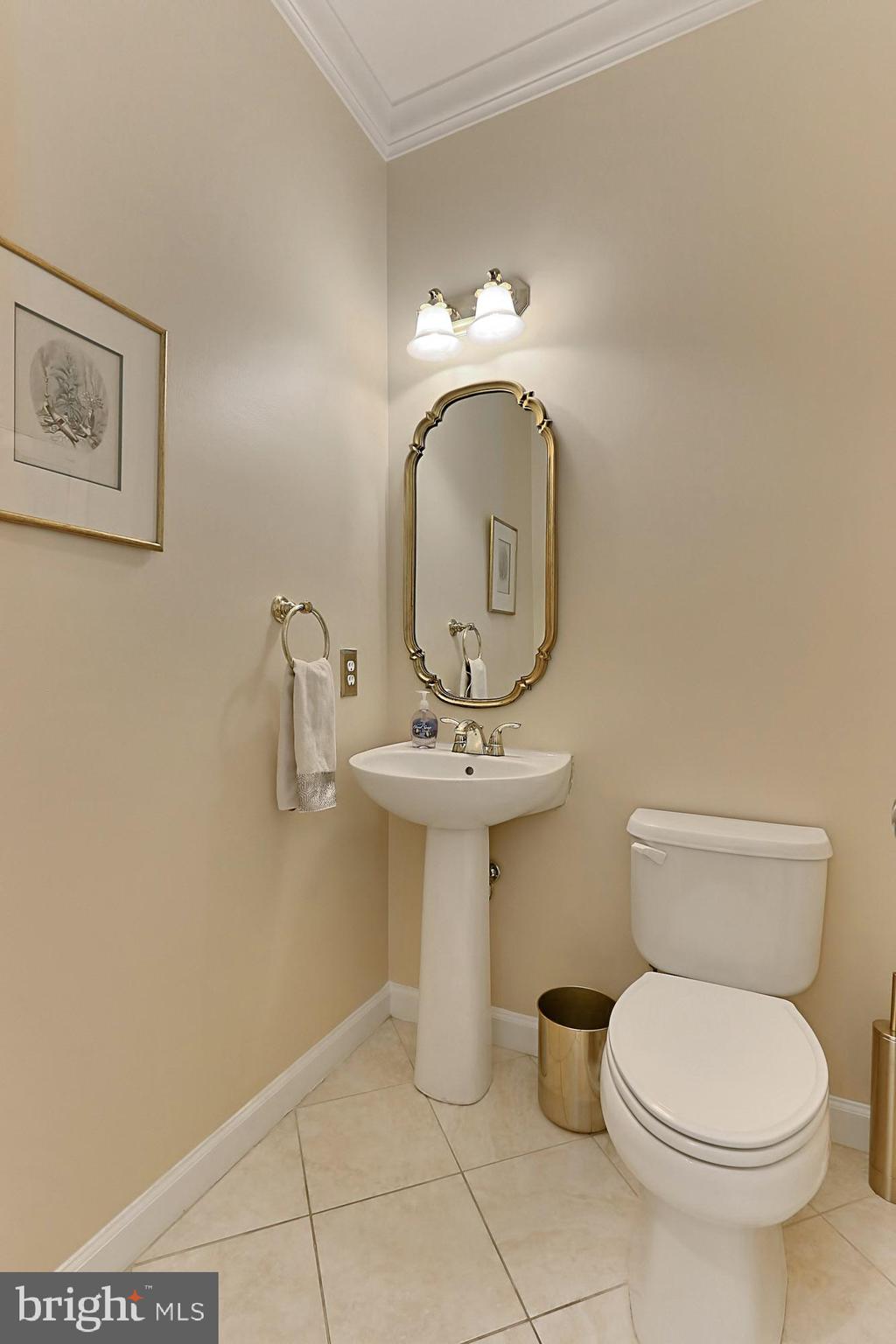 9725 Hidden Valley Road Vienna, VA 22181 - Photo 25 of 48 Bath
