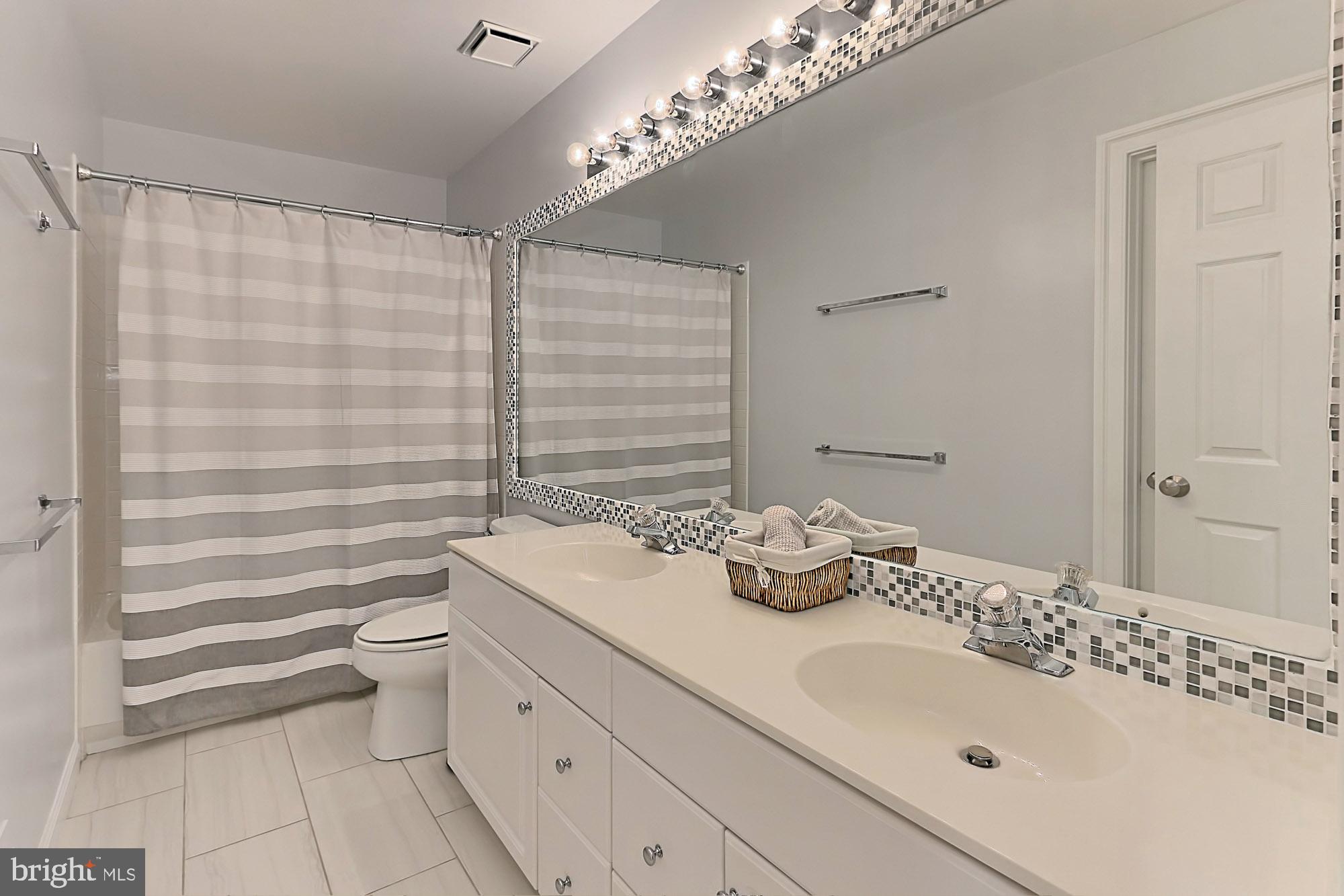9725 Hidden Valley Road Vienna, VA 22181 - Photo 36 of 48 Bath