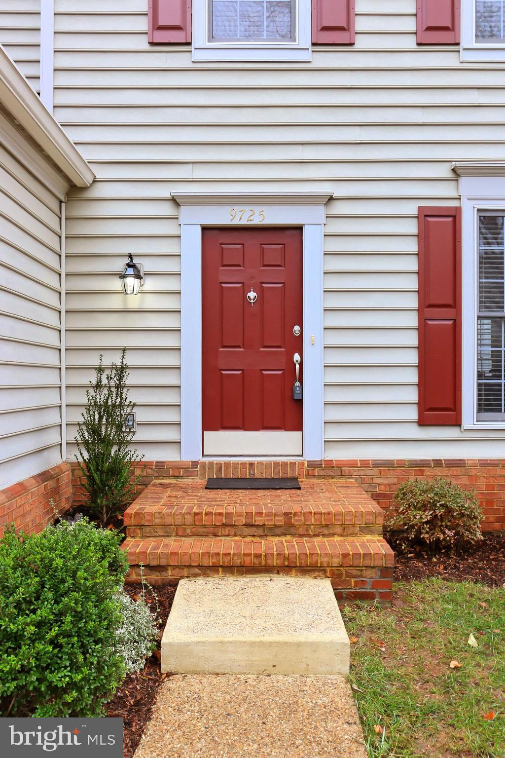 9725 Hidden Valley Road Vienna, VA 22181 - Photo 5 of 48 Front