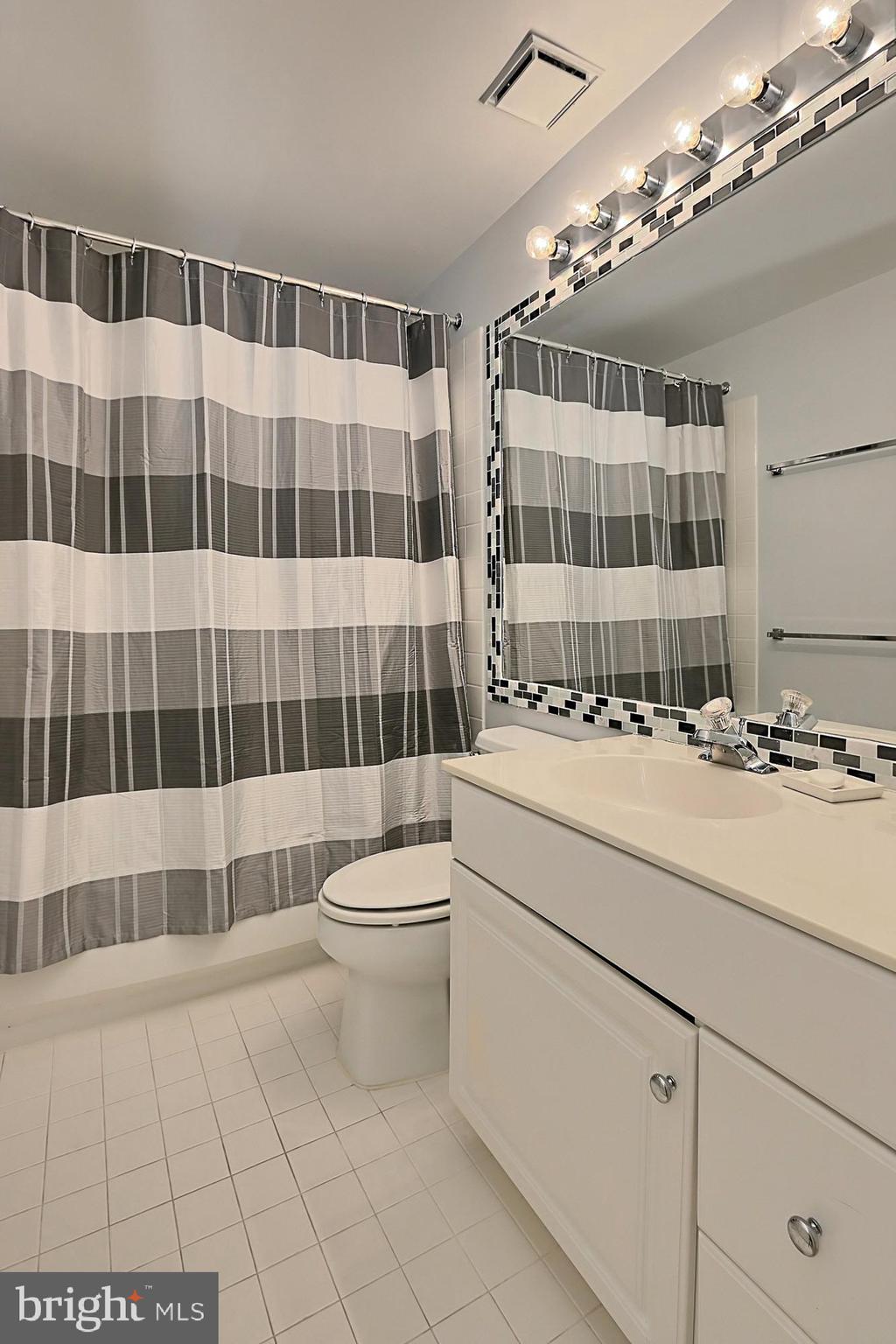 9725 Hidden Valley Road Vienna, VA 22181 - Photo 41 of 48 Bath