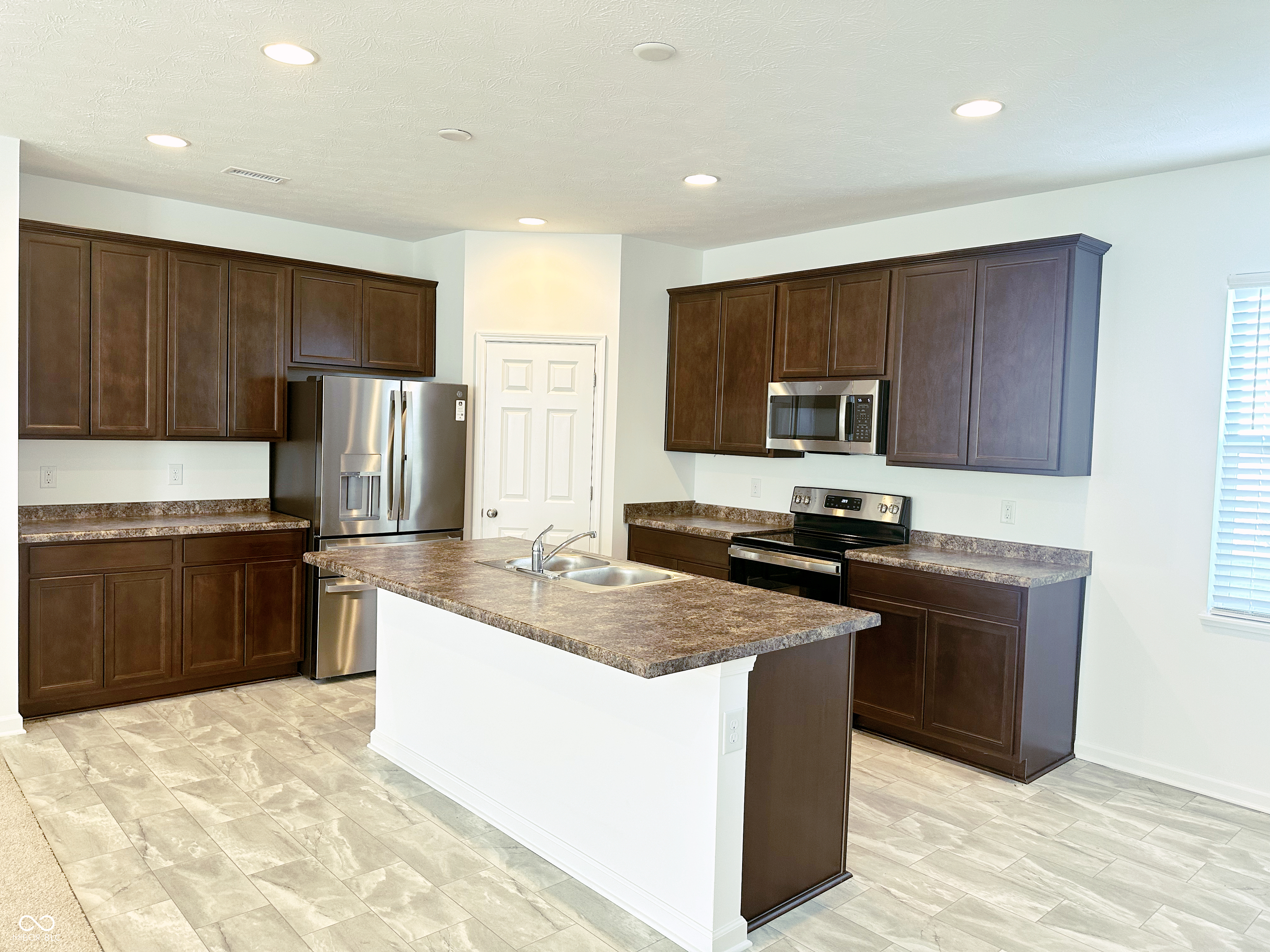 5115 Triple Crown Way Indianapolis, IN 46237 - Photo 13 of 38