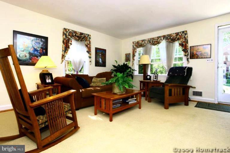 260 Stanmore Road Baltimore, MD 21212 - Photo 3 of 17 Living Room #2