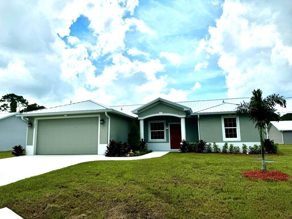 553 Southeast 36th Terrace Okeechobee, FL 34974 - Photo 1 of 21 a front view of a house with a garden