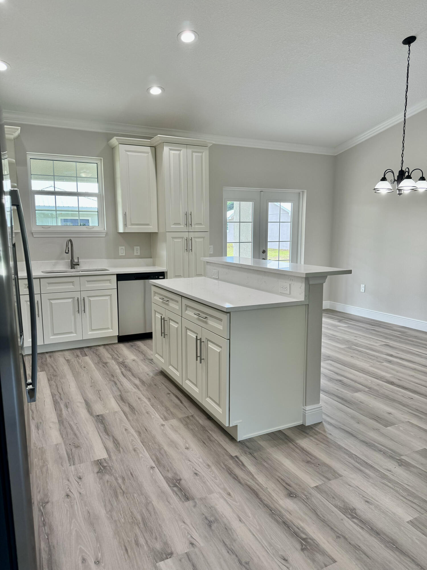 553 Southeast 36th Terrace Okeechobee, FL 34974 - Photo 6 of 21 a large kitchen with stainless steel appliances granite countertop a lot of counter space and wooden floors