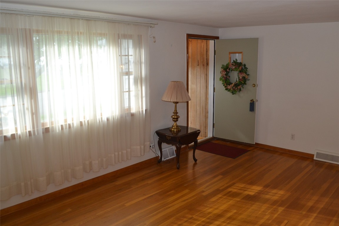 708 Stonefield Road Endwell, NY 13760 - Photo 4 of 38 Gallery Image 4