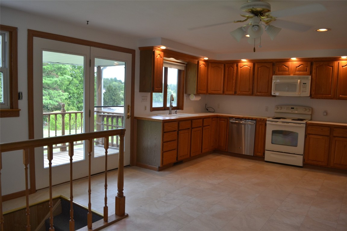 708 Stonefield Road Endwell, NY 13760 - Photo 7 of 38 Gallery Image 7