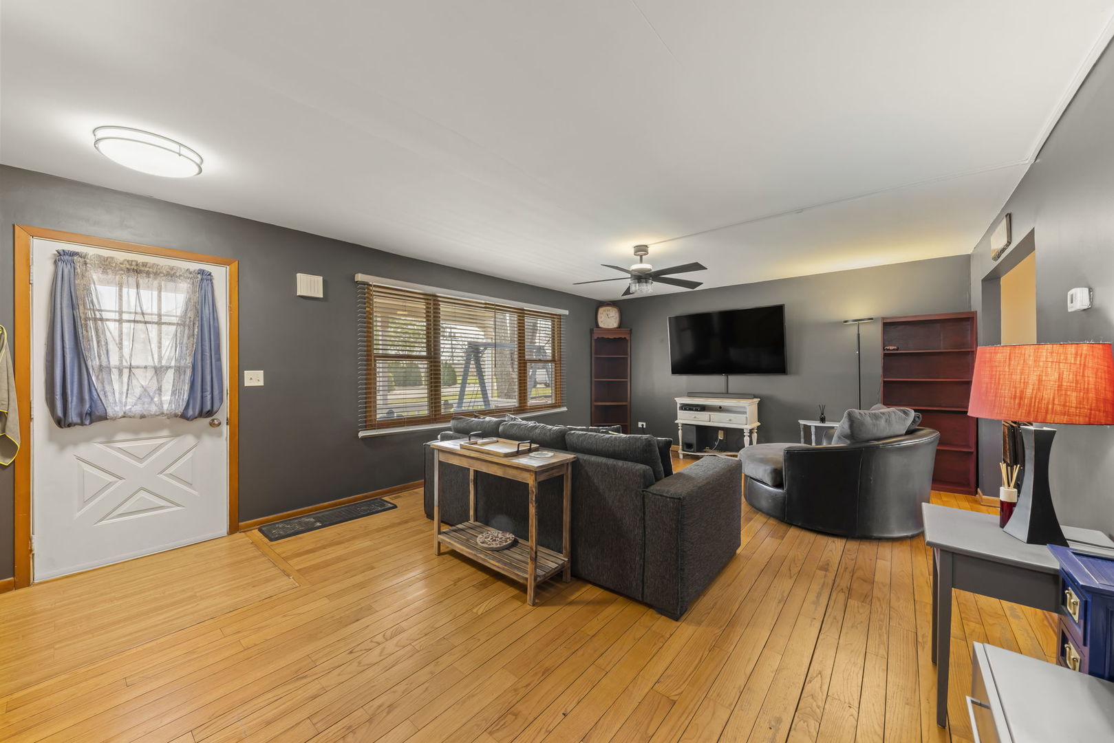 9 Wander Way Lake In The Hills, IL 60156 - Photo 5 of 23 Gallery Image 5