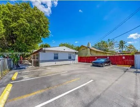 $1,300 | 669 Northwest 28th Street, Unit 4, Miami, FL 33127
