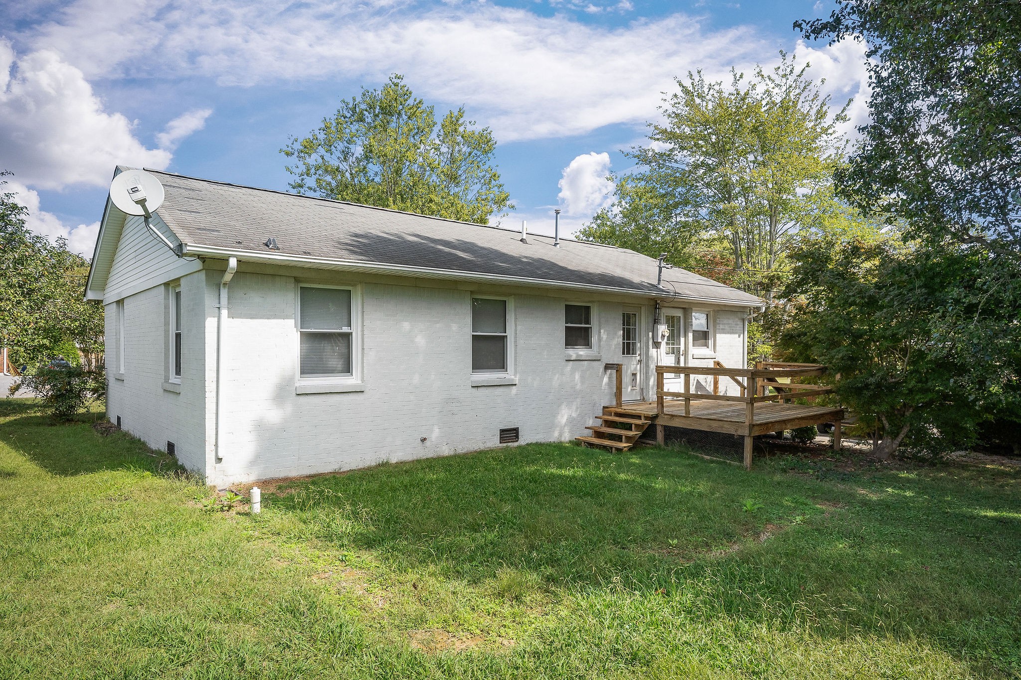 609 Dry Creek Road Smithville, TN 37166 - Photo 20 of 20 a backyard of a house with table and chairs