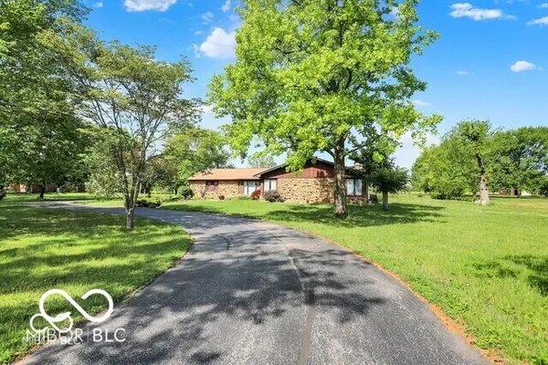 $575,000 | 5272 Graham Road, Whiteland, IN 46184