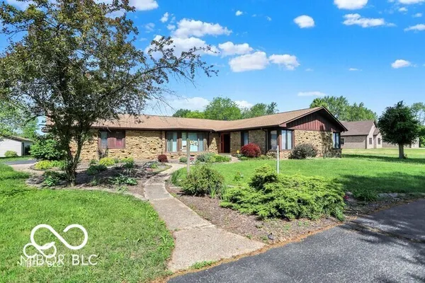 $575,000 | 5272 Graham Road, Whiteland, IN 46184