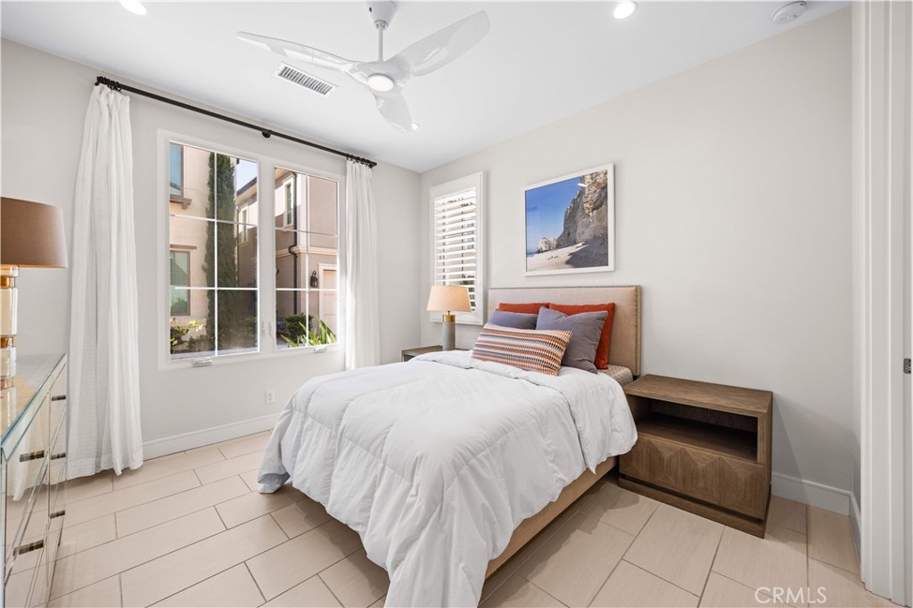 164 Villa Ridge Irvine, CA 92602 - Photo 7 of 49