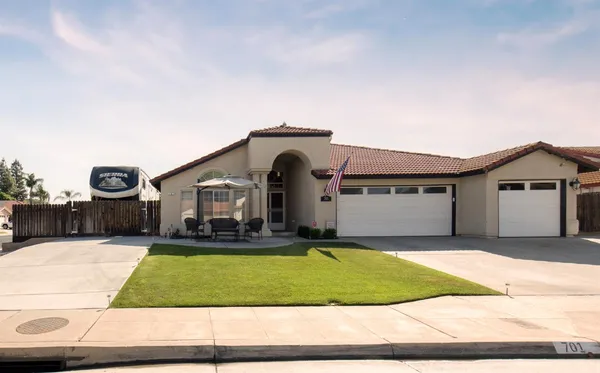 $560,000 | 701 McArthur Avenue, Clovis, CA 93611