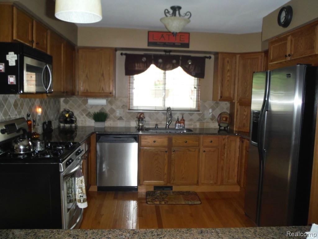 6641 Carlton Road Canton, MI 48187 - Photo 13 of 37 295.jpg