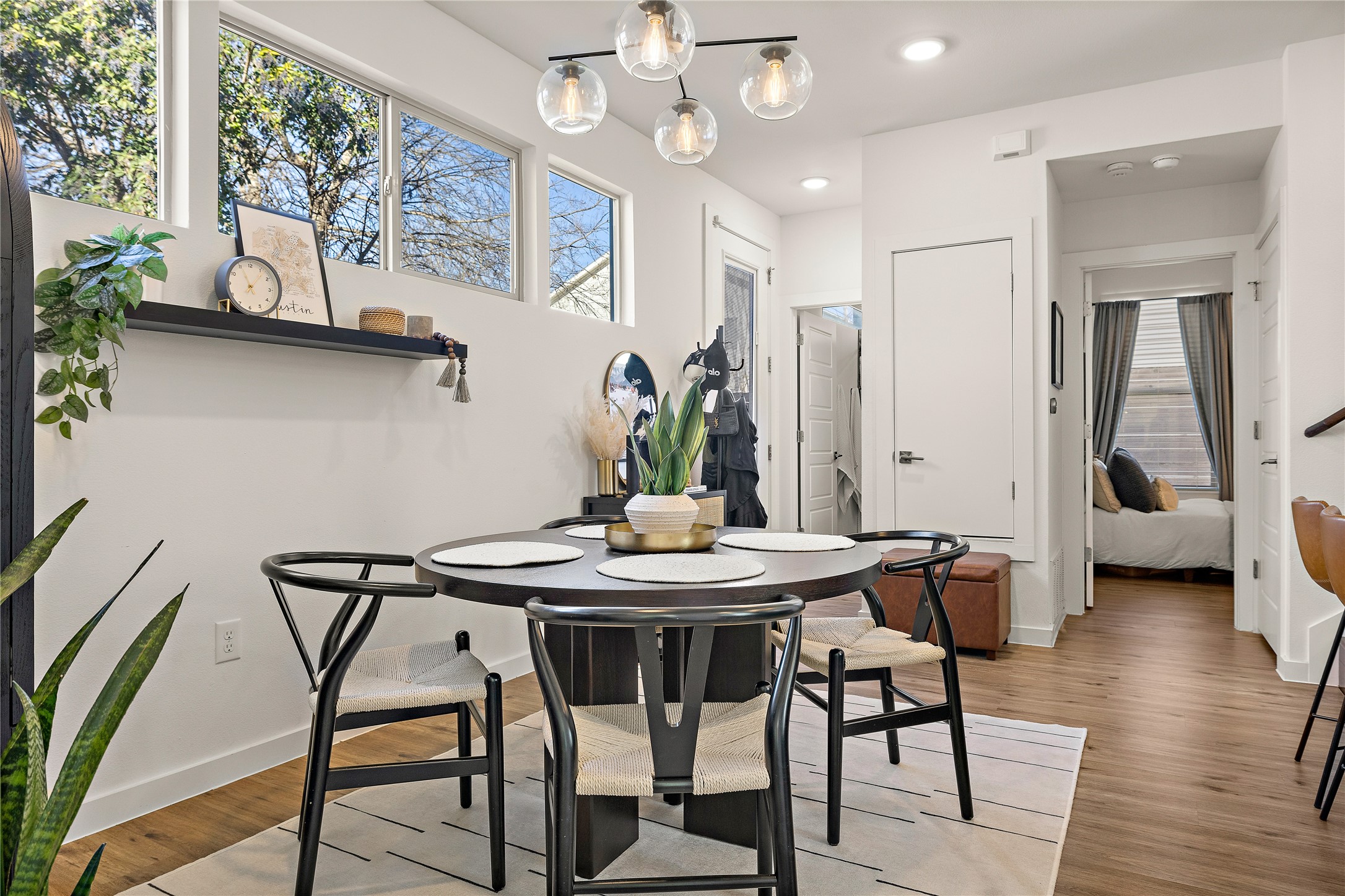 1402 Singleton Avenue, Unit B Austin, TX 78702 - Photo 5 of 25 Open dining area
