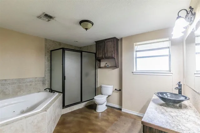 $400,000 | 32471 Highway 108, Mingus, TX 76463