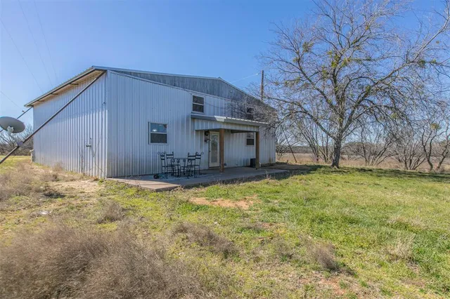 $400,000 | 32471 Highway 108, Mingus, TX 76463