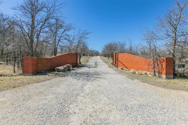 $400,000 | 32471 Highway 108, Mingus, TX 76463