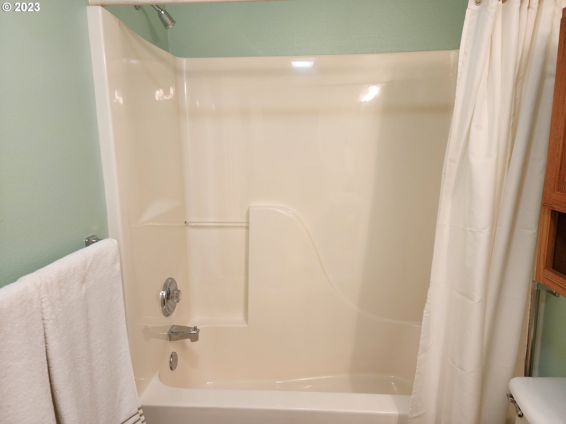 740 Red Cedar Court Eugene, OR 97402 - Photo 17 of 27 Bathroom