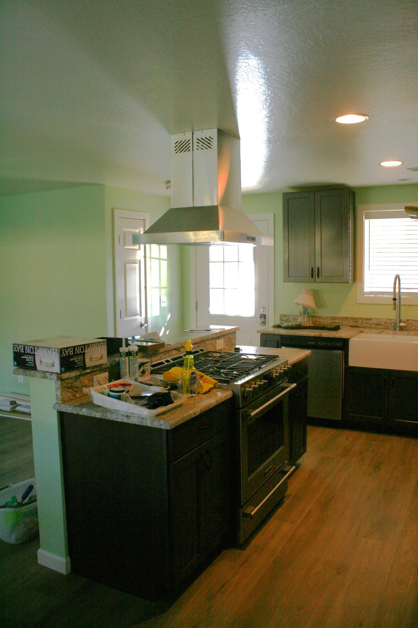 2217 Roberts Road Medford, OR 97504 - Photo 5 of 28 IMG_8947