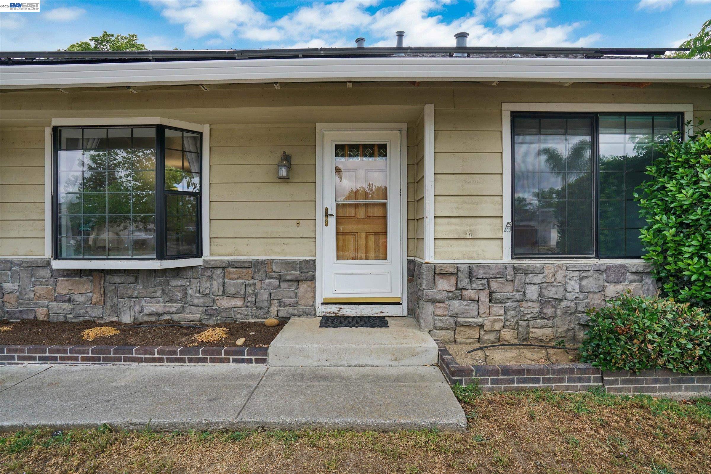 1463 Wilton Road Livermore, CA 94551 - Photo 4 of 34