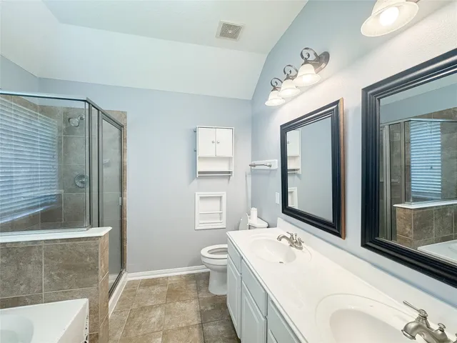 a view of livingroom with furniture