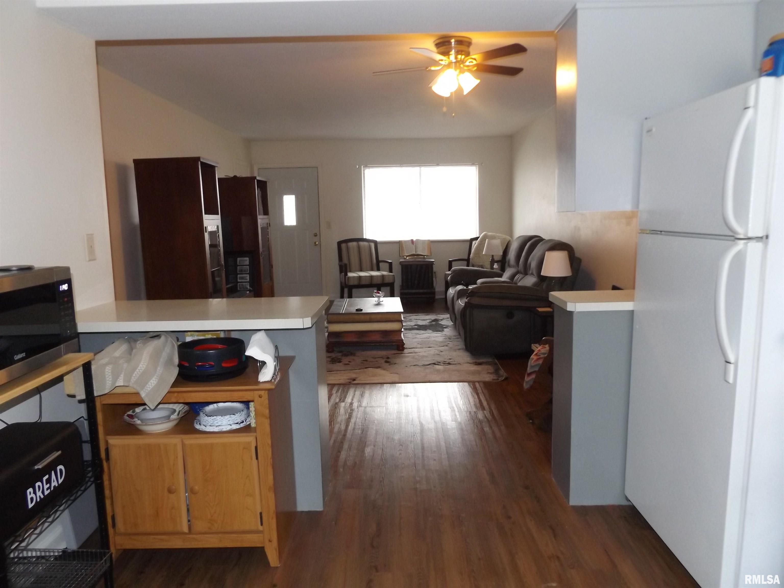 420 Brentwood Road, Unit 401 Morton, IL 61550 - Photo 3 of 17 Gallery Image 3